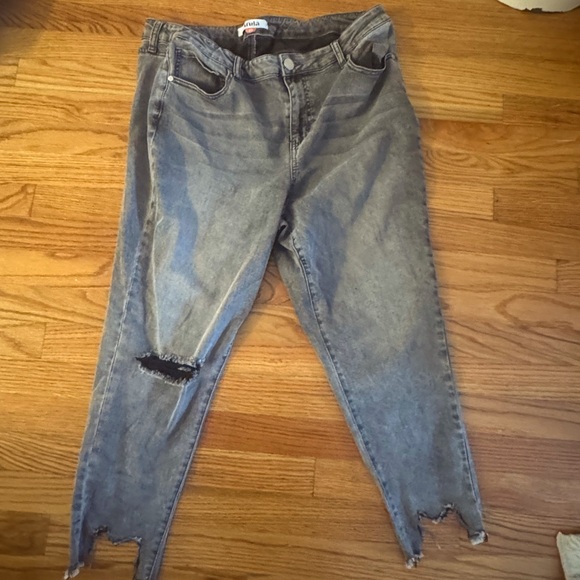 Arula distressed grey stretch skinny jeans - Picture 1 of 3